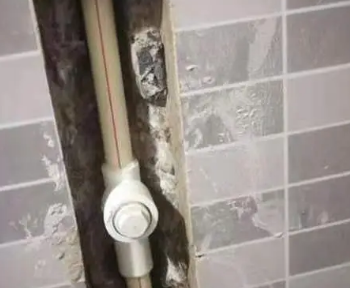 怀仁卫生间测漏水